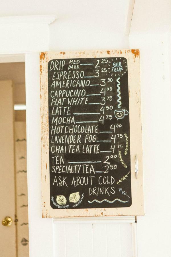 英戈尼什 Salty Rose'S And The Periwinkle Cafe酒店 外观 照片